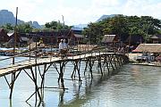 南松河上的竹橋