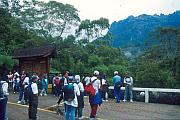 準備登神山的遊客和導遊