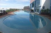 酒店的高層平台泳池