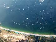 鳥瞰飛機下的沙灘