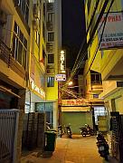 進入酒店的小巷子